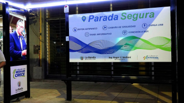 Con cámaras, wifi y alarma: así son las “paradas inteligentes” de colectivos en La Banda