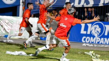 Sarmiento venció a Ciudad Bolívar en La Banda y está a un paso de la final