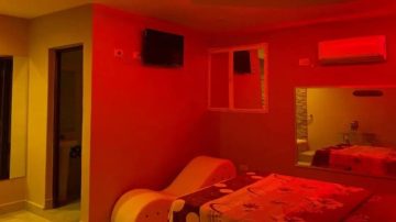 Demandó al telo que tenía al lado de su casa y ganó: “Era una pesadilla, no había manera de conseguir un poco de paz”