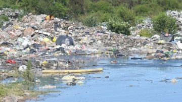 Grave caso en Tucumán: investigan un basural a cielo abierto y un crematorio por contaminación al Río Dulce