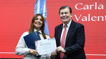 Gerardo Zamora participó de la entrega de premios del Concurso de Escritura sobre Ana Frank