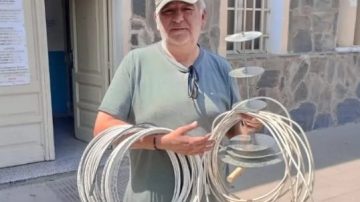 La historia del ingeniero de Frías que construye antenas caseras para facilitar las comunicaciones en zonas aisladas