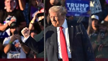 Detuvieron a un hombre armado en el acto de Donald Trump en California e investigan si se trata de un nuevo intento de atentado