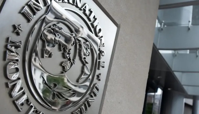 El FMI bajó la tasa de sobrecargos que paga la Argentina y el país ahorrará US$3200 millones