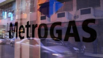 YPF anunció la venta de su participación en Metrogas