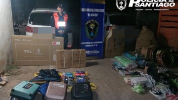 Detienen a dos hombres del B° Siglo XXI por contrabando de mercadería