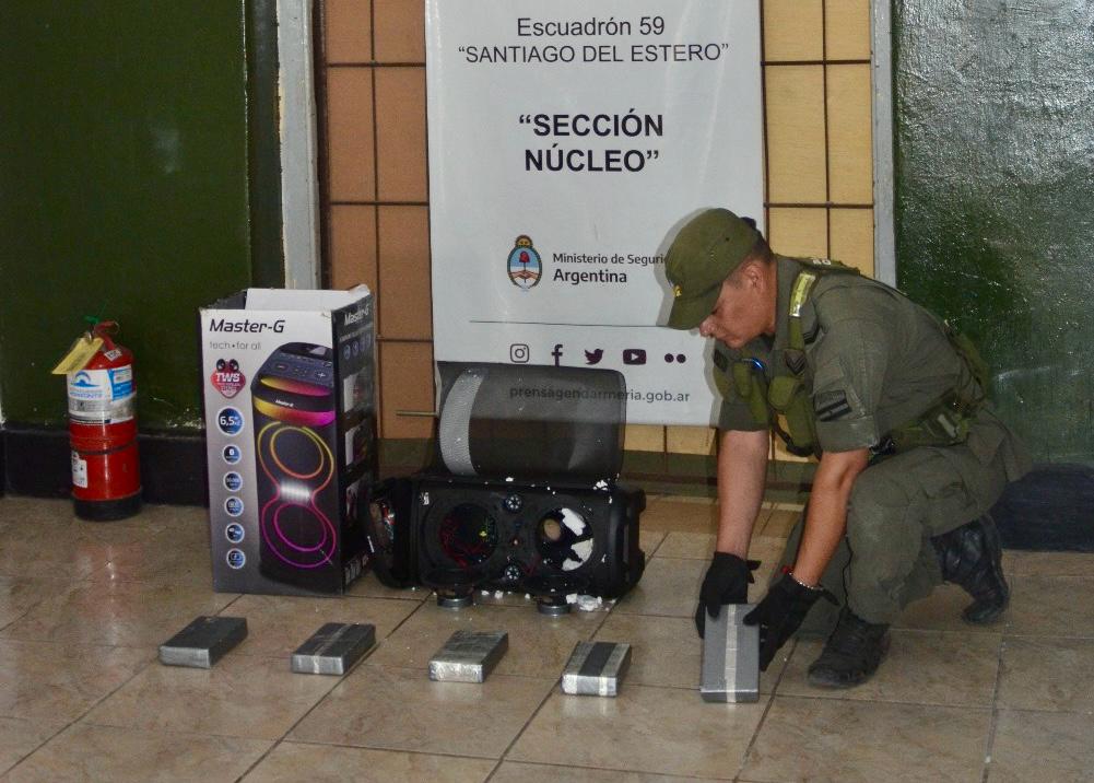 Narcotráfico: Descubren más de 5 kilos de cocaína en un parlante