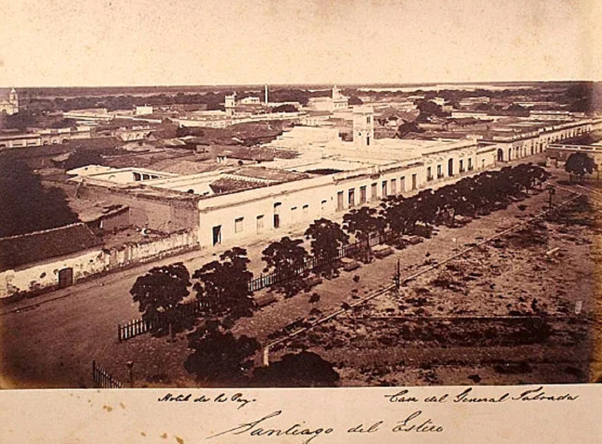 Vista aérea 24 de Septiembre y Libertad. Foto: (Libro “Historia de la Medicina en Santiago del Estero”)