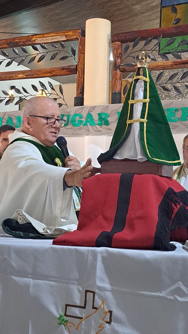 Rector, padre Rafael Navarro