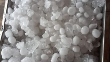 VIDEO | Añatuya y Suncho Corral registraron fuerte caída de granizo, viento y lluvia