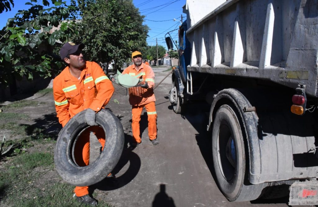 La Municipalidad refuerza el descacharreo y la prevención del dengue en distintos barrios de la ciudad