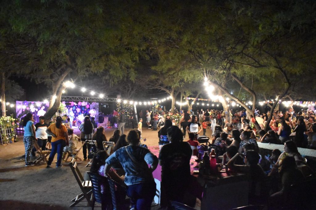 Los festejos por el Día de la Madre pusieron color y alegía en las comunas del interior de Santiago del Estero