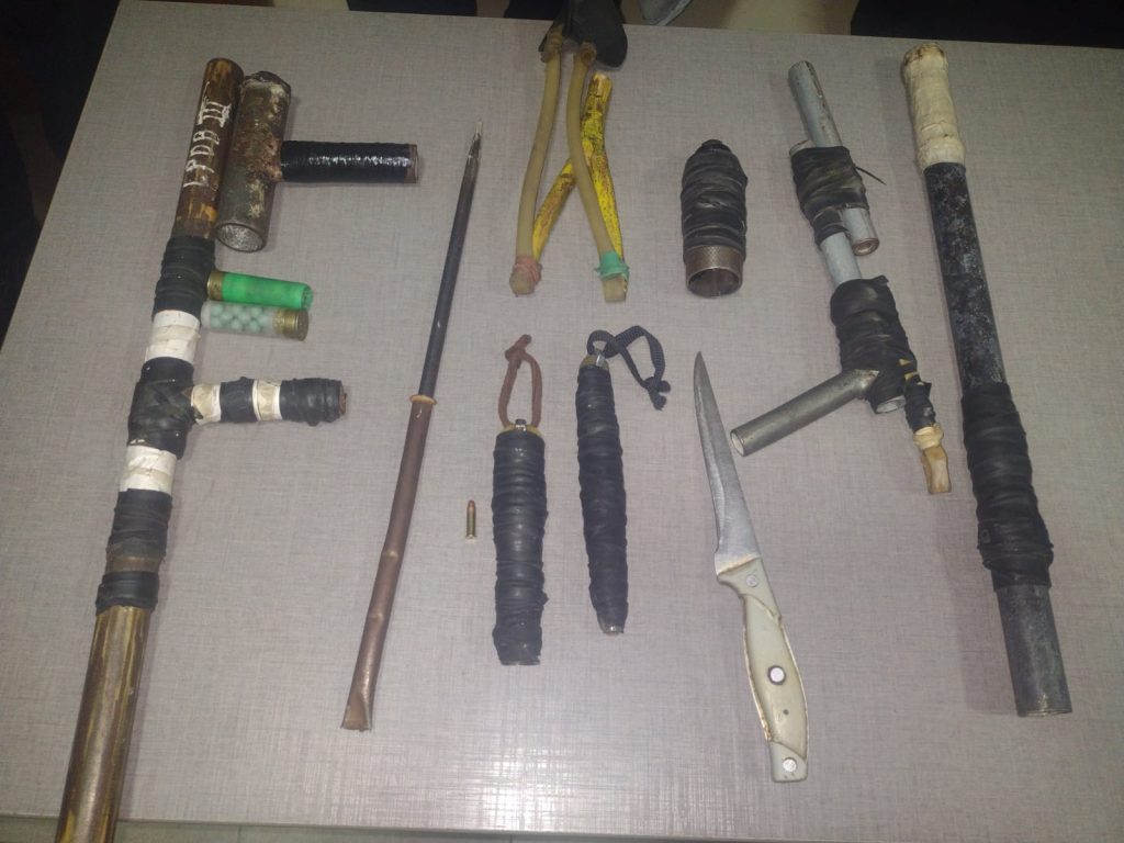 Menores con tumberas desataron el caos en pleno operativo policial en el B° Villa del Carmen