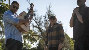 Vecinos se reencuentra con su público en Santiago con dos shows