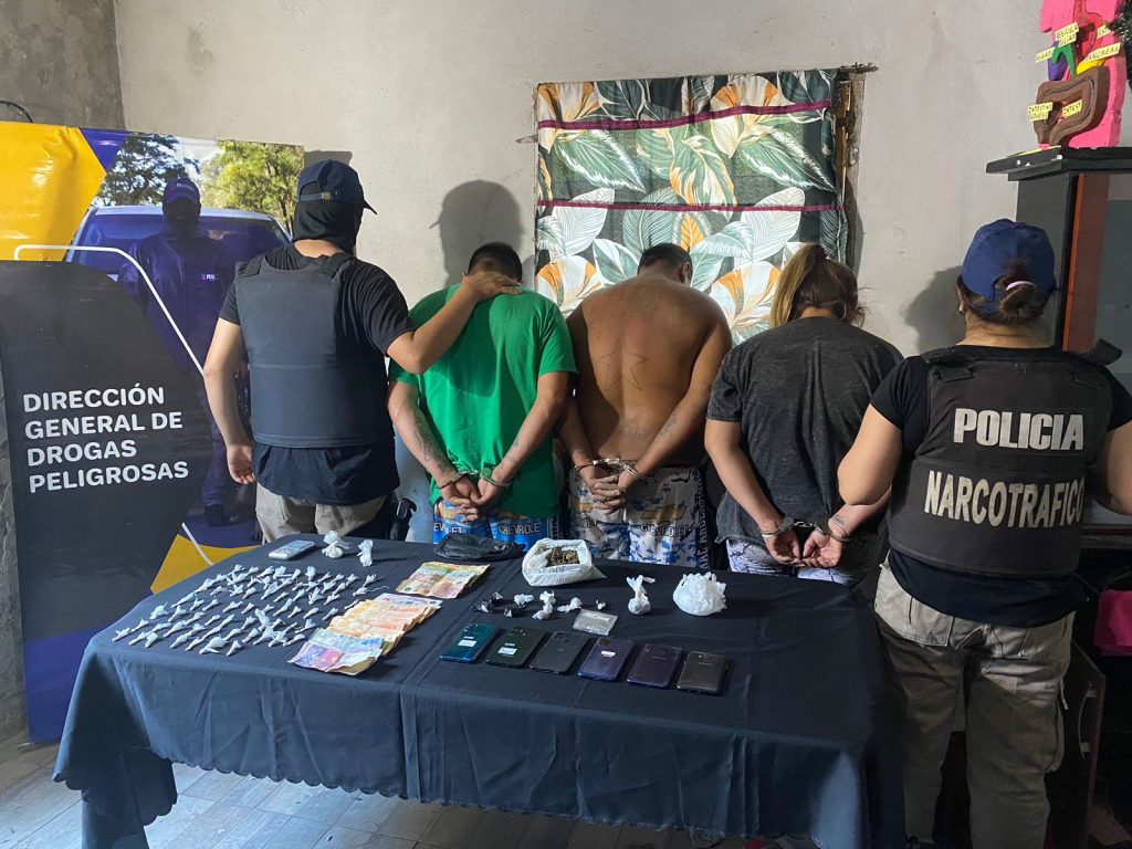 Una mujer y dos hombres detenidos por venta de drogas