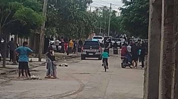 Videos: un allanamiento terminó con disparos, corridas, ladrillazos y heridos