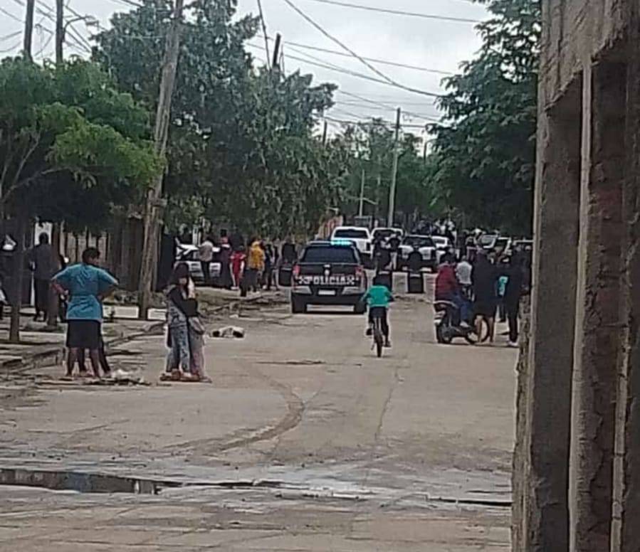 Videos: un allanamiento terminó con disparos, corridas, ladrillazos y heridos