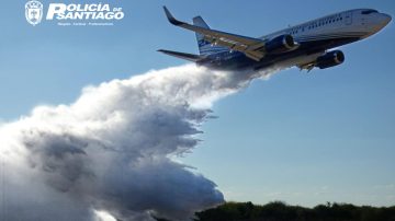 Bautismo de fuego: el Boeing 737 FireLiner apagó su primer incendio en Manogasta