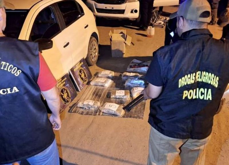 Descubren más de 9kg de marihuana en un auto robado en Santiago