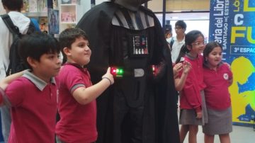 Con una multitud de personas arrancó la Feria del Libro en el Espacio Infantil, Juvenil y Cómic del CCB
