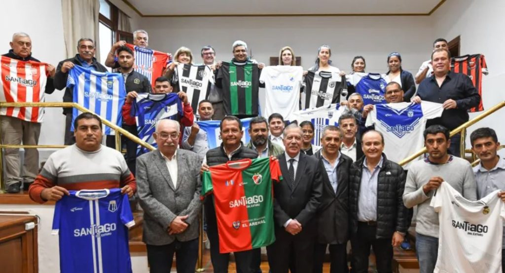 Realizaron la entrega de camisetas a clubes que participarán en el Torneo Regional Federal Amateur
