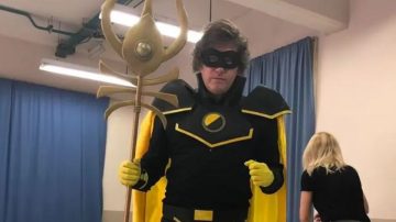 Sin temor al ridículo: Milei se comparó con Superman y DC Comics lo desmintió