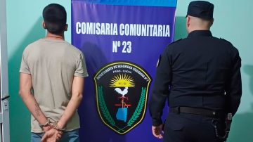 Agredió a su pareja y se resistió a su arresto armado con dos cuchillos