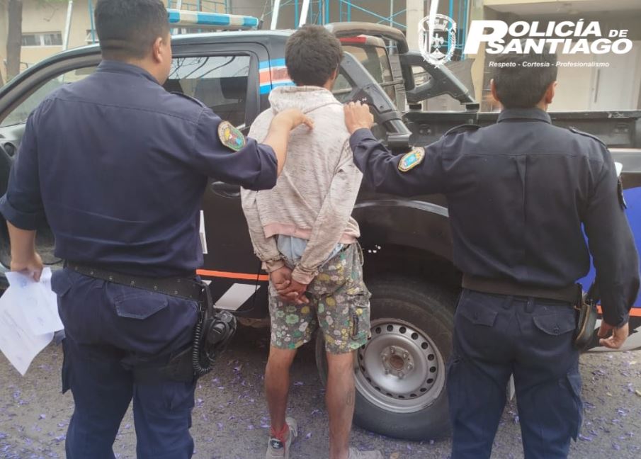 A los gritos, llegó a la casa de su ex y quedó detenido porque ella activó el botón antipánico