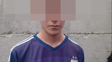 Joven dealer terminó detenido tras hacer un escándalo en su casa: la policía encontró droga en el lugar