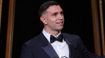 “Dibu” Martínez es el mejor arquero del mundo por segundo año consecutivo