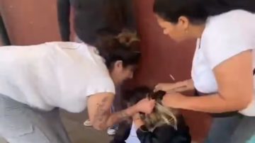 Una docente fue brutalmente golpeada por mamás de alumnos