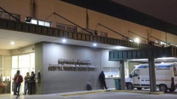 Empleada de un bar en grave estado, luego de que le reventara una freidora