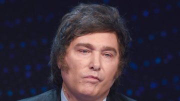 La figura positiva de Javier Milei volvió a caer, sobre todo tras el ajuste a universidades