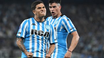 Con doblete de Juanfer Quintero, Racing derrotó a Corinthians y es finalista de la Sudamericana