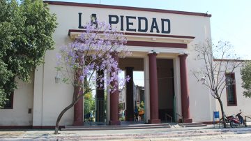 Macabro: visitó la parcela de su familia después de 10 años y halló dos féretros sin tapa