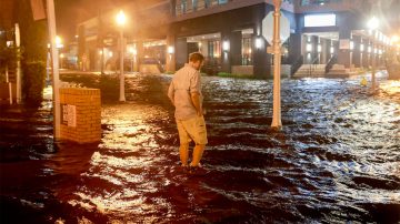 Milton tocó tierra anoche cerca de Siesta Key y arrasó la costa del Golfo de Florida