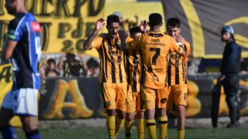 Mitre va por otro paso al Reducido frente a Defensores de Belgrano