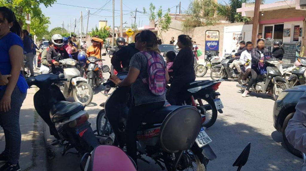 Piden que controlen el tránsito a la salida de la escuela Virgen del Carmen
