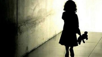 Una nena se acercó a pedir ayuda a la policía porque su mamá la pegaba y destapó el horror en su familia