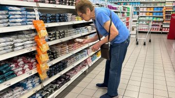 Efecto Milei: el costo de vida en dólares subió 70% desde diciembre por el atraso cambiario