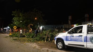 El Comité de Emergencia de la Capital trabaja en el despeje de calles y veredas luego de la tormenta