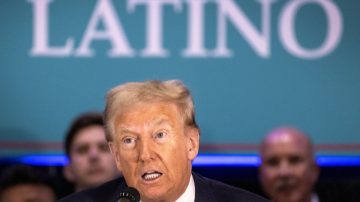 Kamala Harris alerta sobre el peligro de Trump y su afinidad fascista