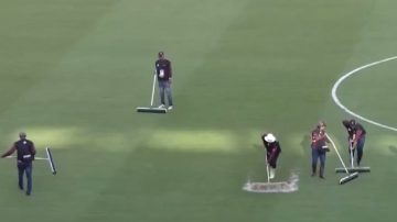 Demoran el partido entre Argentina y Venezuela por el deplorable estado de la cancha