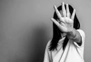 Una mujer denunció que fue retenida y agredida por su expareja en el barrio Vinalar: le pegó con una plancha para defenderse