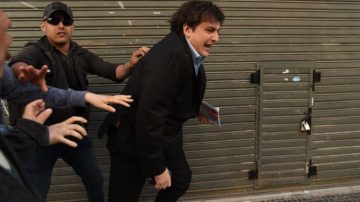 VIDEO. Fuerte agresión a un streamer libertario en las afueras del Congreso