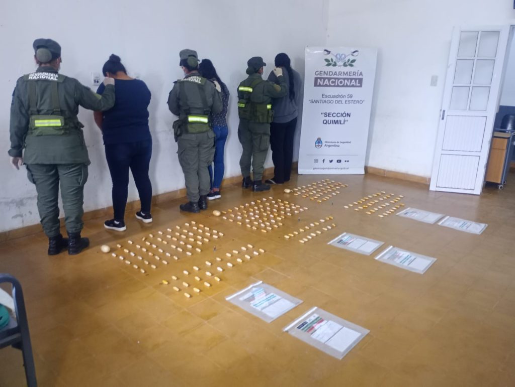 Indagatoria de las “mulas” descubiertas con más de 300 cápsulas de cocaína