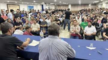 Sindicatos aeronáuticos decidirán hoy la aprobación del acuerdo con Aerolíneas Aerolíneas