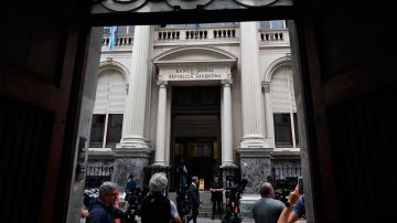 El Banco Central flexibiliza la compra de dólar oficial para empresas que tengan que pagar deuda en el exterior