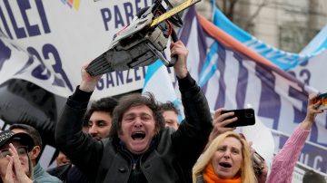 Motosierra para las provincias, dinero para los medios amigos:  YPF gastó $61.740 milones en publicidad en 10 meses