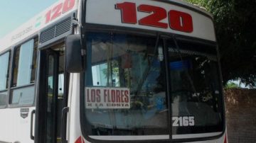 Vecinos denuncian mal funcionamiento de la línea 120 de colectivos